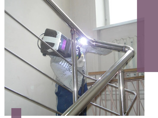 Монтаж перил и ограждений качественно в Рославле