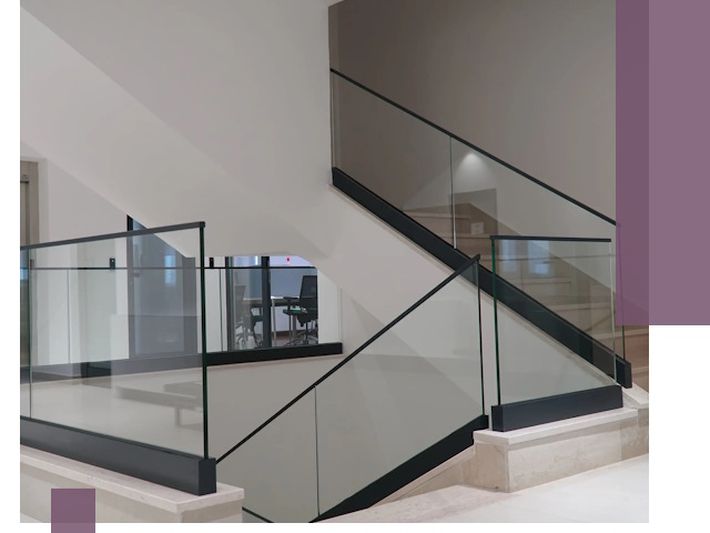 Стеклянные перила премиум-класса с установкой в Рославле