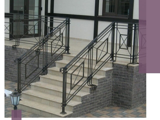 Перила для крыльца в Рославле — монтаж, изготовление и установка