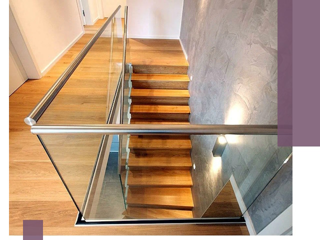 Перила для лестницы в доме — изготовление и монтаж в Рославле