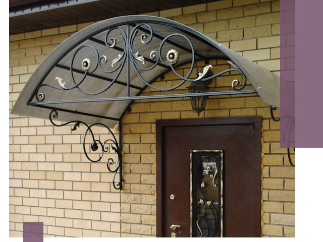 Изготовление козырьков из металла под ключ в Рославле