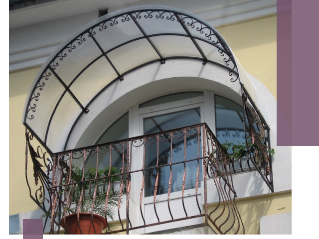 Козырьки над балконом в Рославле — изготовление и монтаж