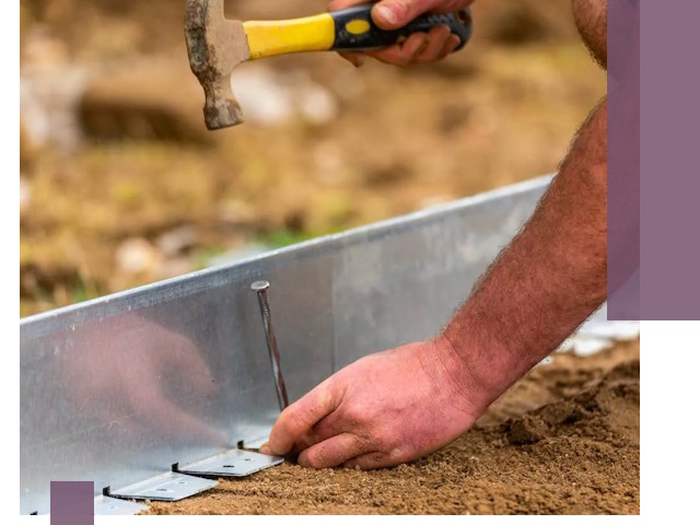 Монтаж металлических бордюров в Рославле быстро и качественно