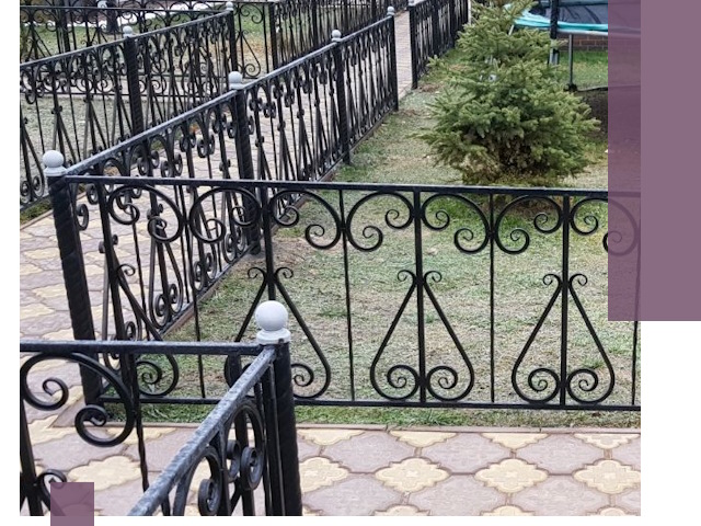 Кованые газонные ограждения под ключ в Рославле